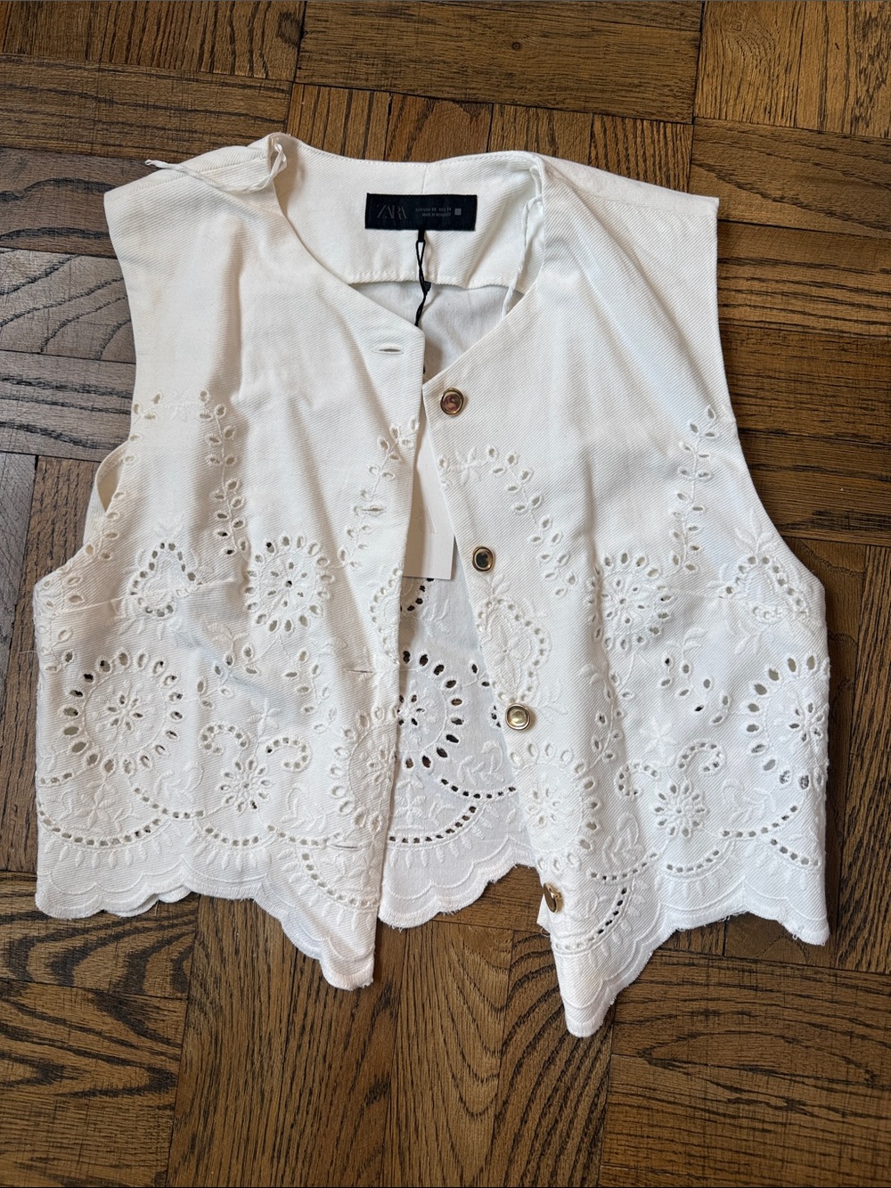 Zara Cream Eyelet Button-Front Sleeveless Crop Top